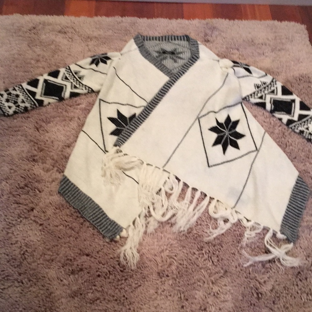 VERTY FOLD OVER PONCHO LIKE SWEATER